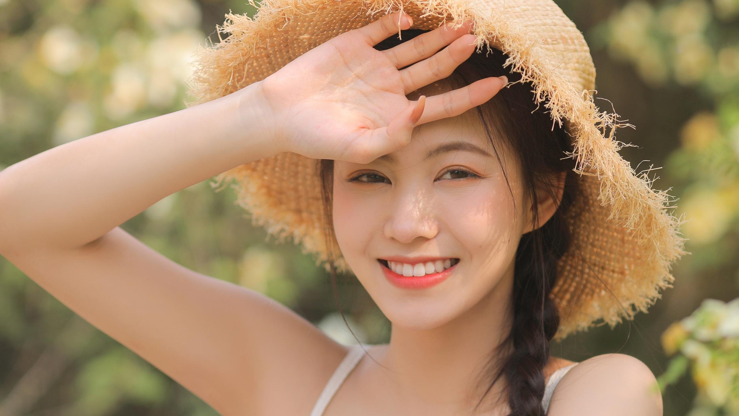 “拳脚出击,自由搏击赛场硝烟四起!”