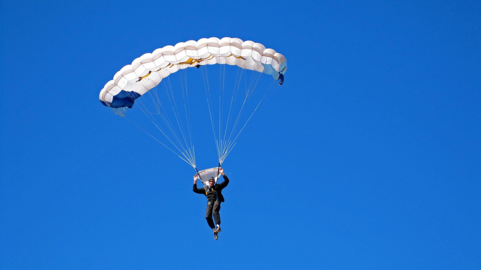 _桥下快闪赛:建筑与运动融合的另类体验_,桥下运动场